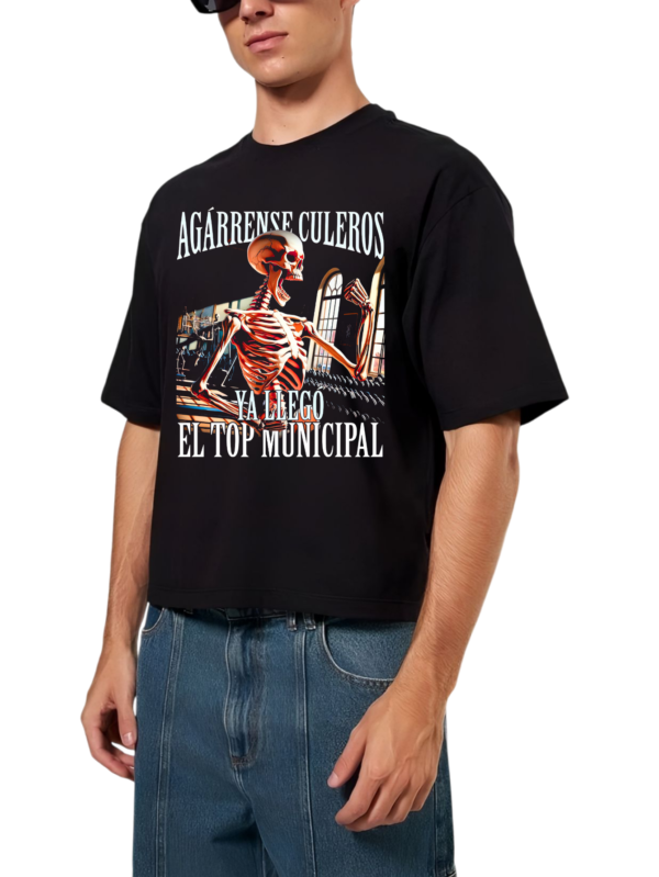 PLAYERA ESTAMPADA GYM BOXY FIT CALACAS CHIDAS TOP MUNICIPAL
